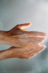 how to cut cheese without getting hurt - senior wellness