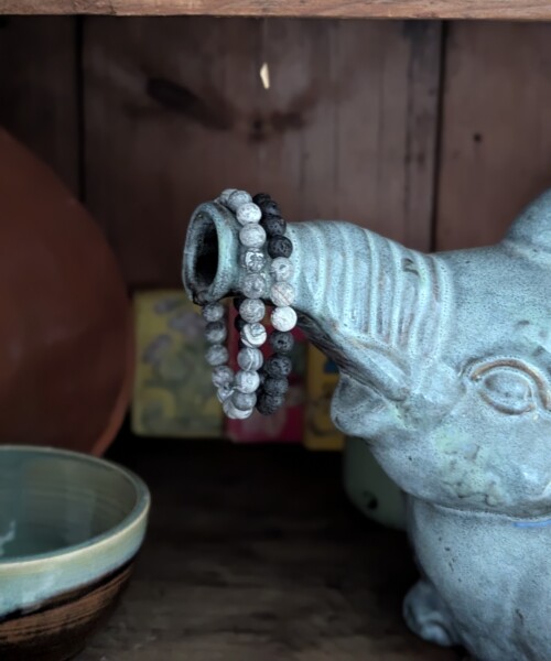 Lava rock diffuser bracelet for essential oil diffusion and calming energy — a mindful wellness gift for seniors. Senior Wellness – Lava Rock Diffuser Bracelets: wearable aromatherapy with porous volcanic beads and tiger eye stones for grounding, relaxation, and stress support in older adults